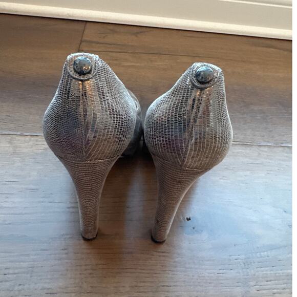 MICHAEL Michael Kors Slip On Stiletto Metallic Pump Heels Silver Gold Sz 6.5M - Picture 4 of 9